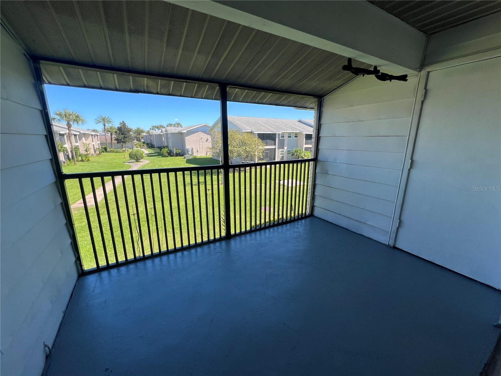 Image 11 of 23 For 851 Sky Lake Circle D