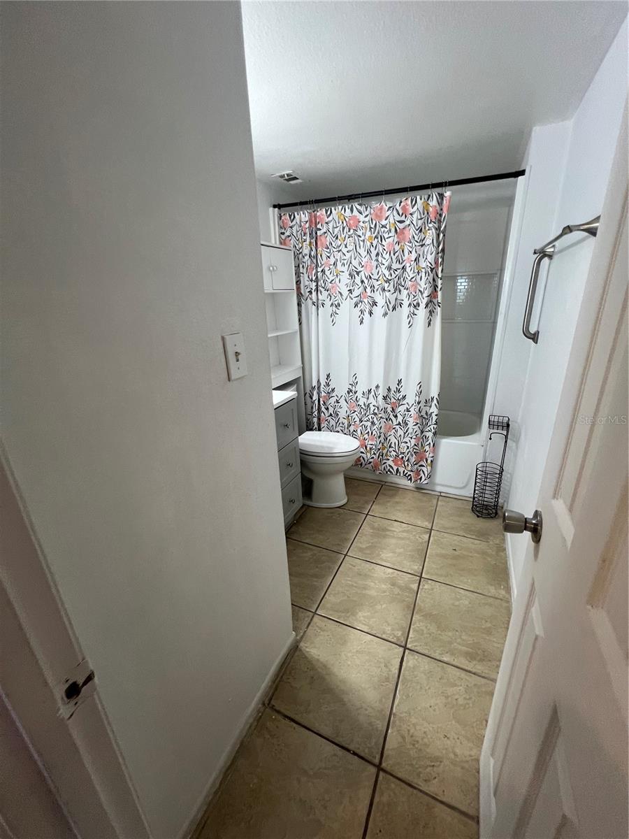 Image 14 of 23 For 851 Sky Lake Circle D