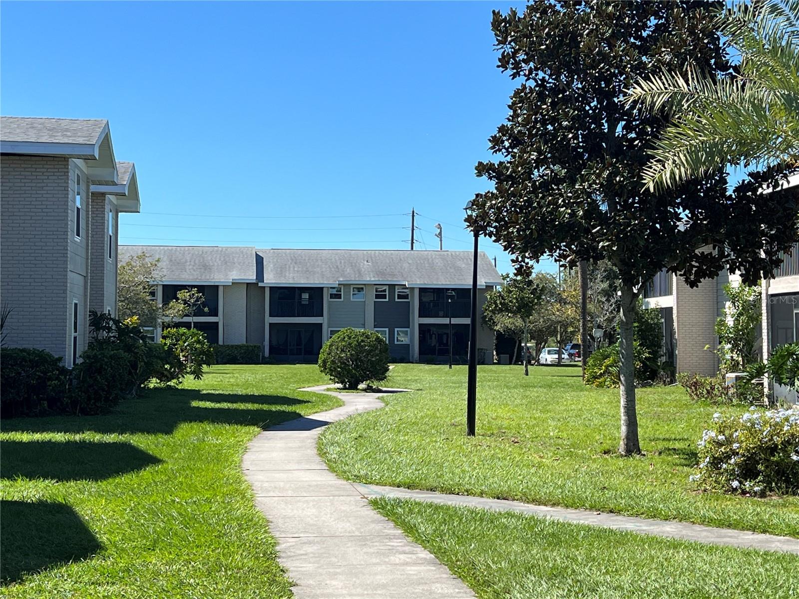 Image 18 of 23 For 851 Sky Lake Circle D