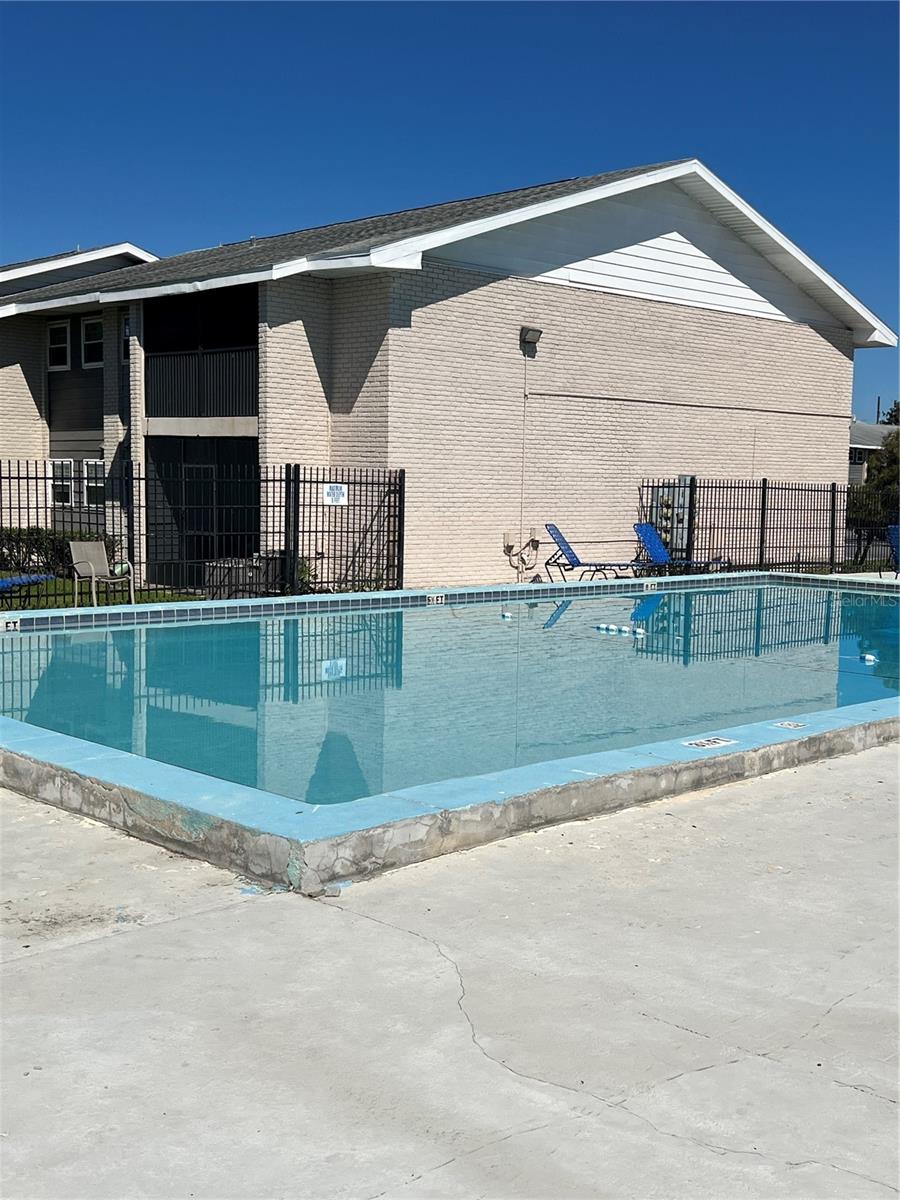 Image 19 of 23 For 851 Sky Lake Circle D