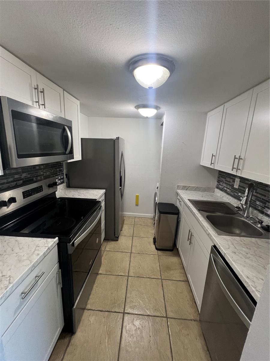 Image 5 of 23 For 851 Sky Lake Circle D