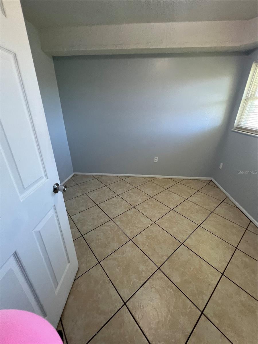 Image 7 of 23 For 851 Sky Lake Circle D