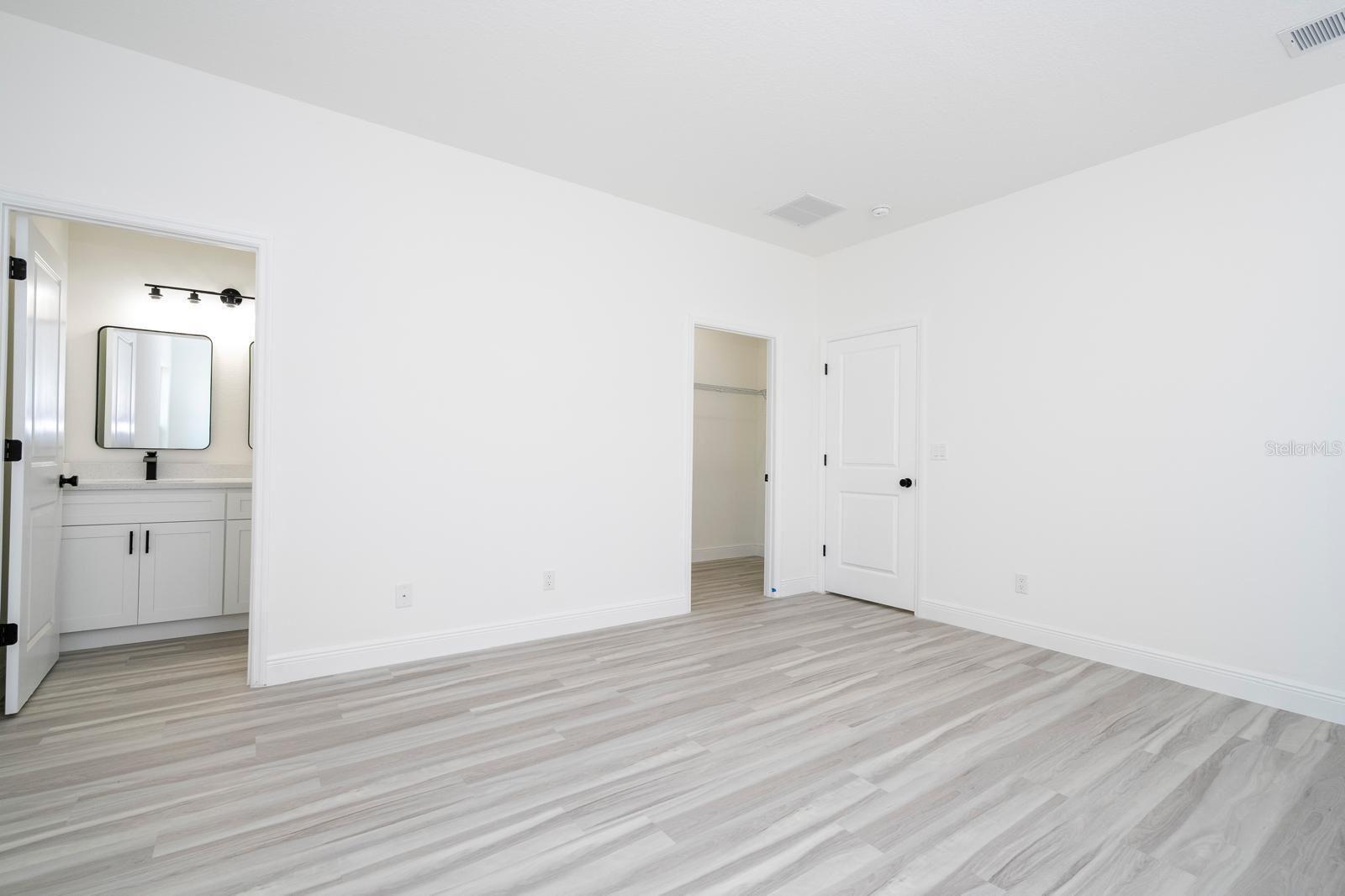 Listing photo id 8 for 2433 Andromedae Drive