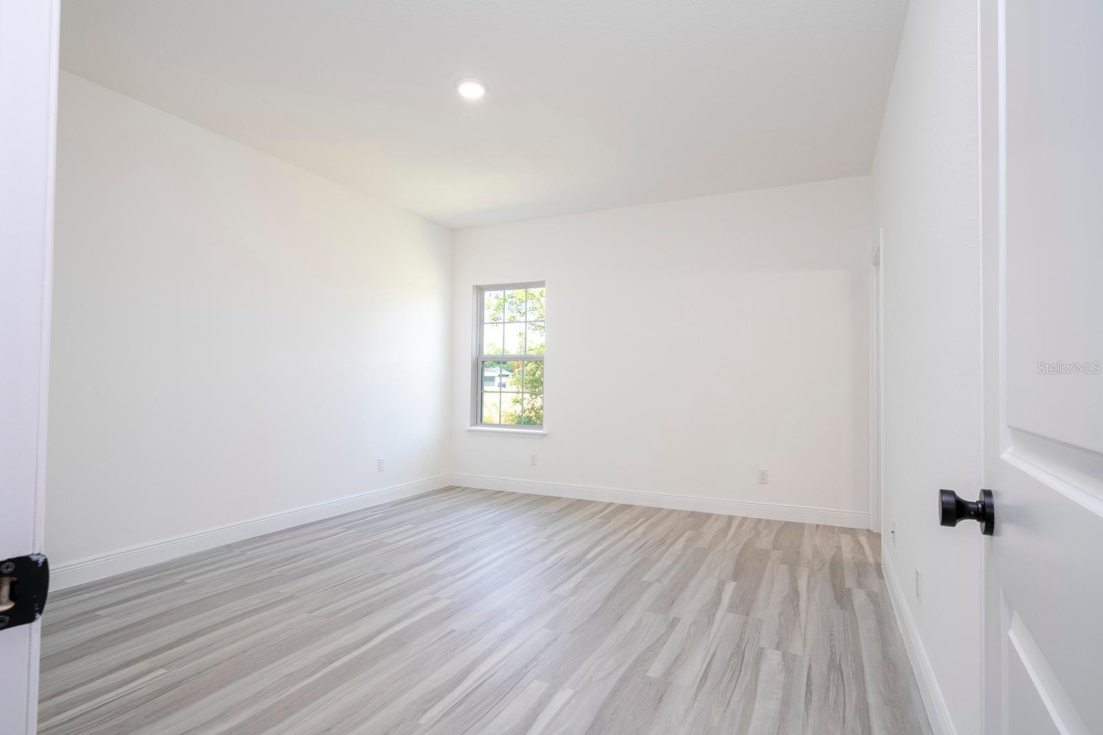 Listing photo id 11 for 2433 Andromedae Drive