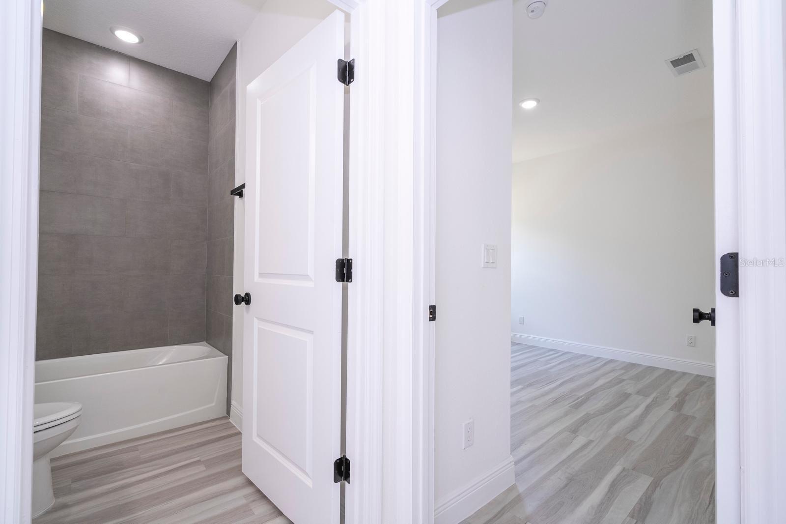 Listing photo id 13 for 2433 Andromedae Drive