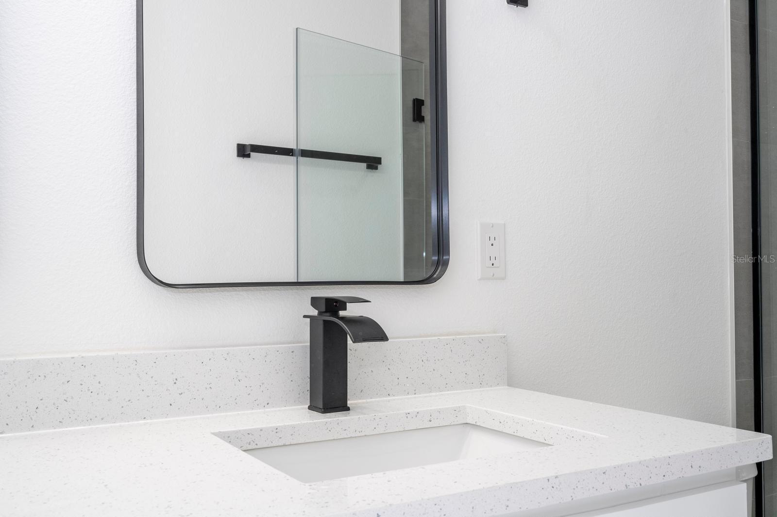 Listing photo id 18 for 2433 Andromedae Drive