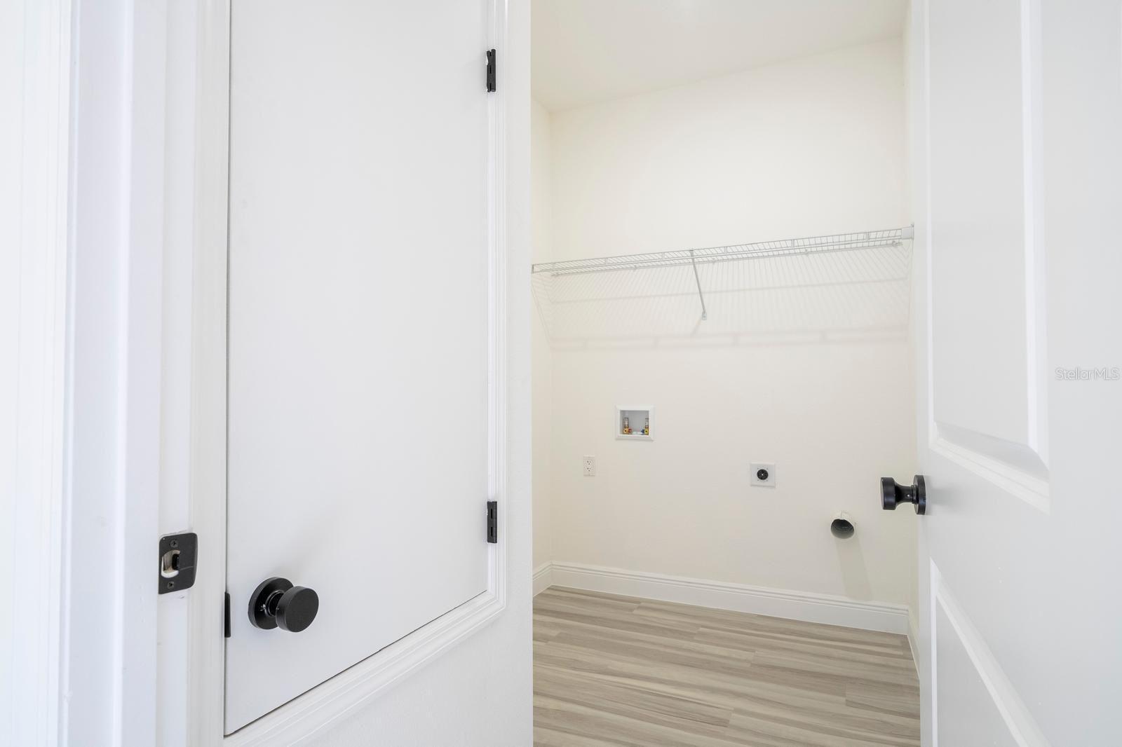 Listing photo id 19 for 2433 Andromedae Drive