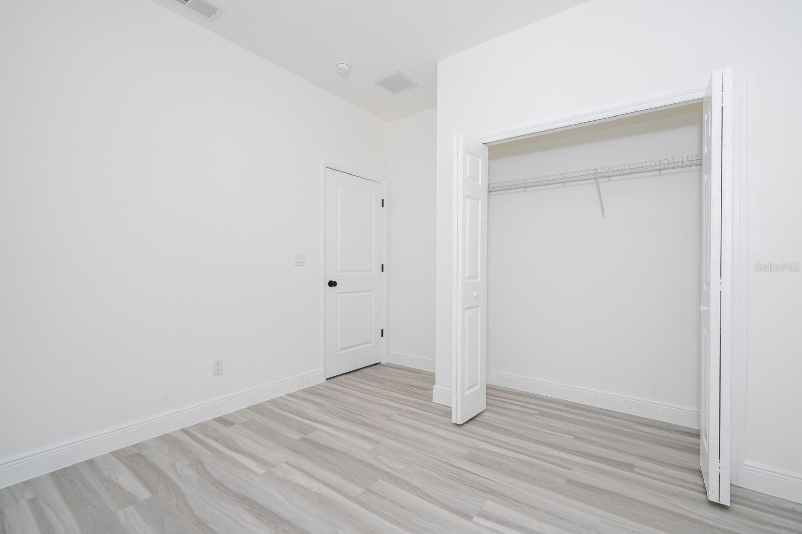 Listing photo id 20 for 2433 Andromedae Drive