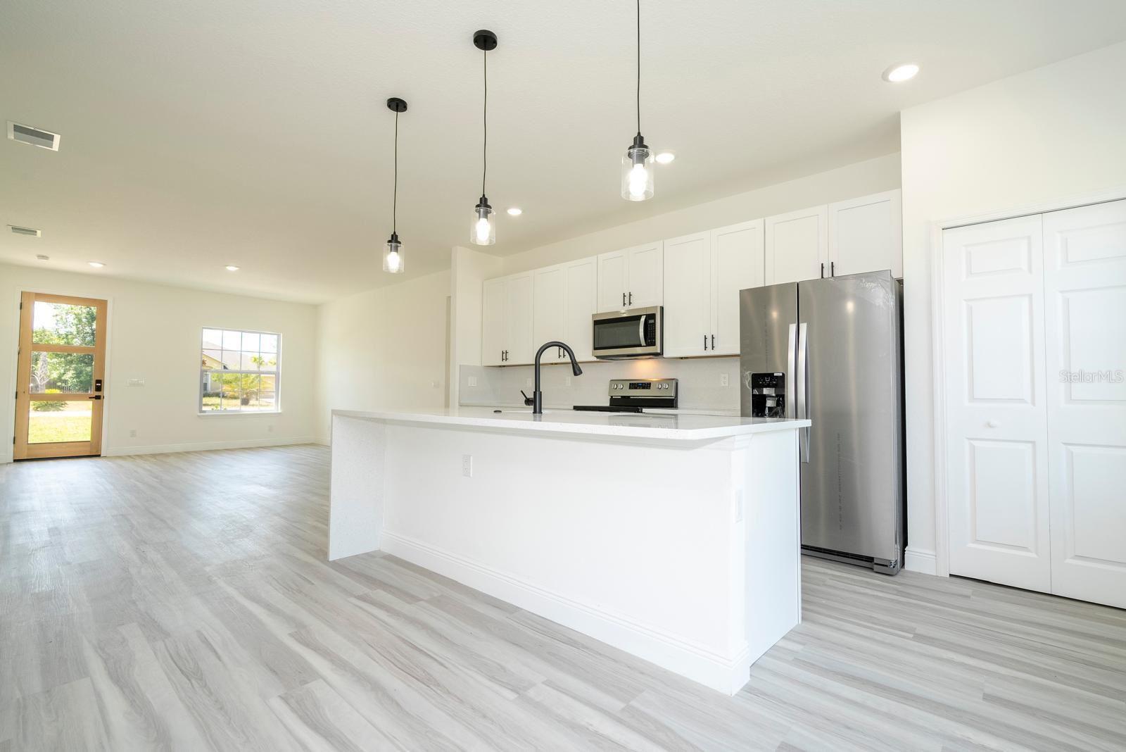 Listing photo id 2 for 2433 Andromedae Drive