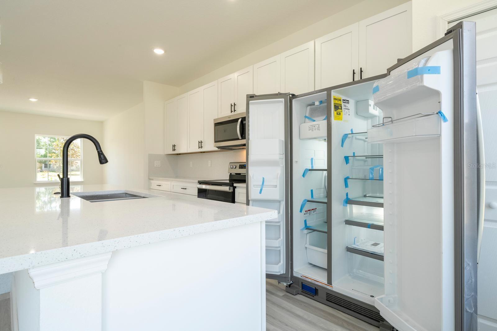 Listing photo id 3 for 2433 Andromedae Drive