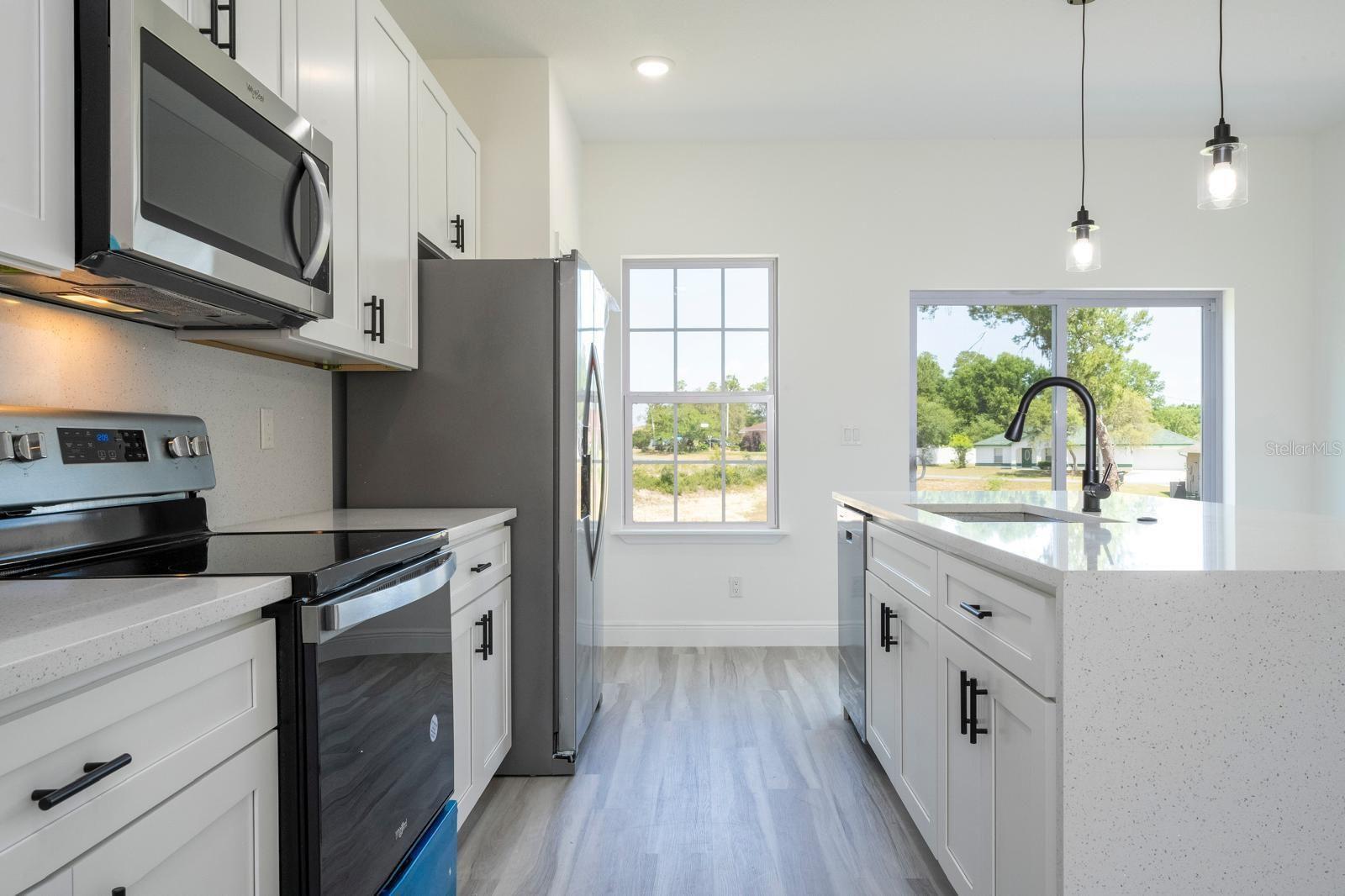 Listing photo id 5 for 2433 Andromedae Drive