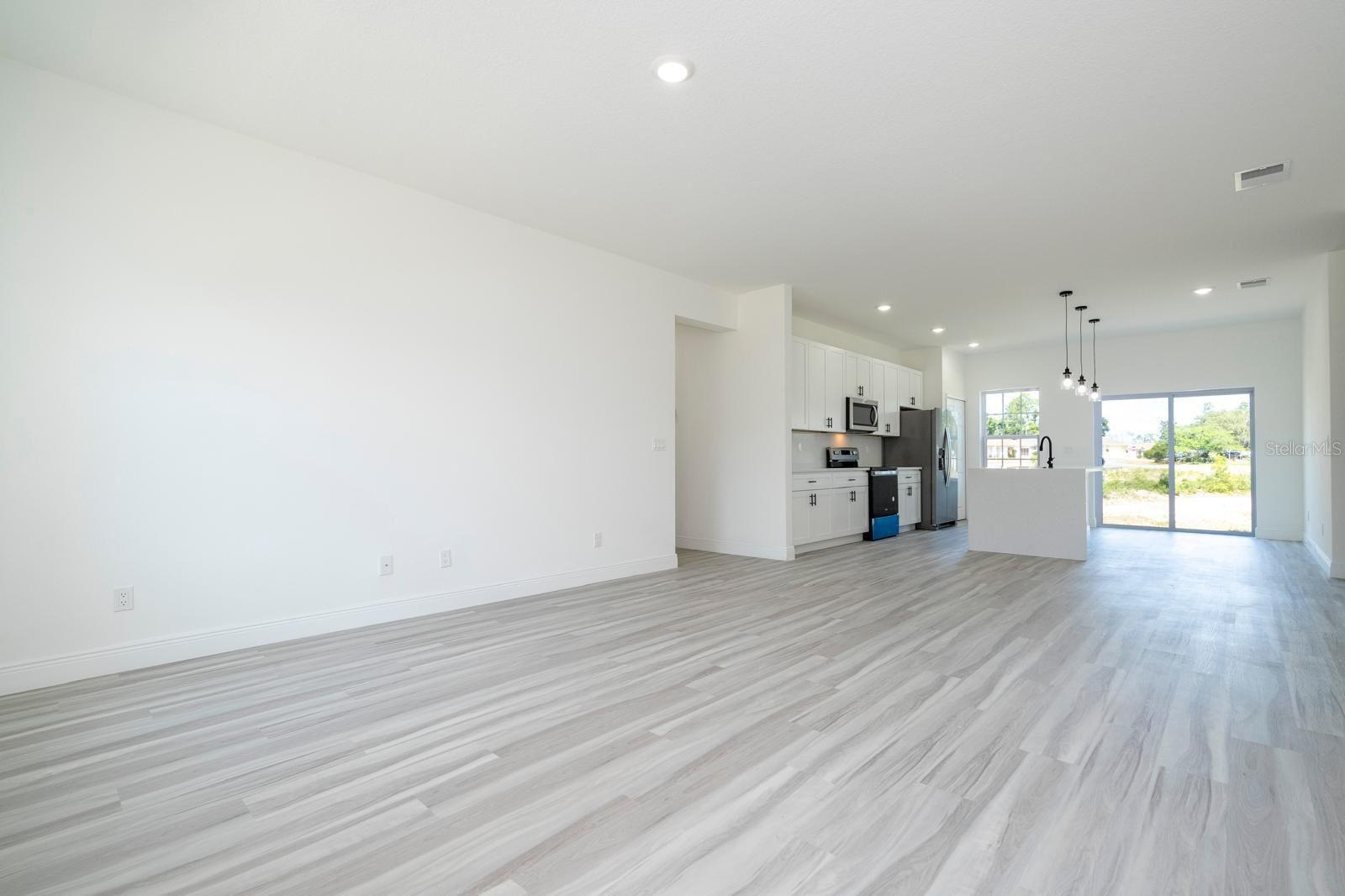 Listing photo id 6 for 2433 Andromedae Drive