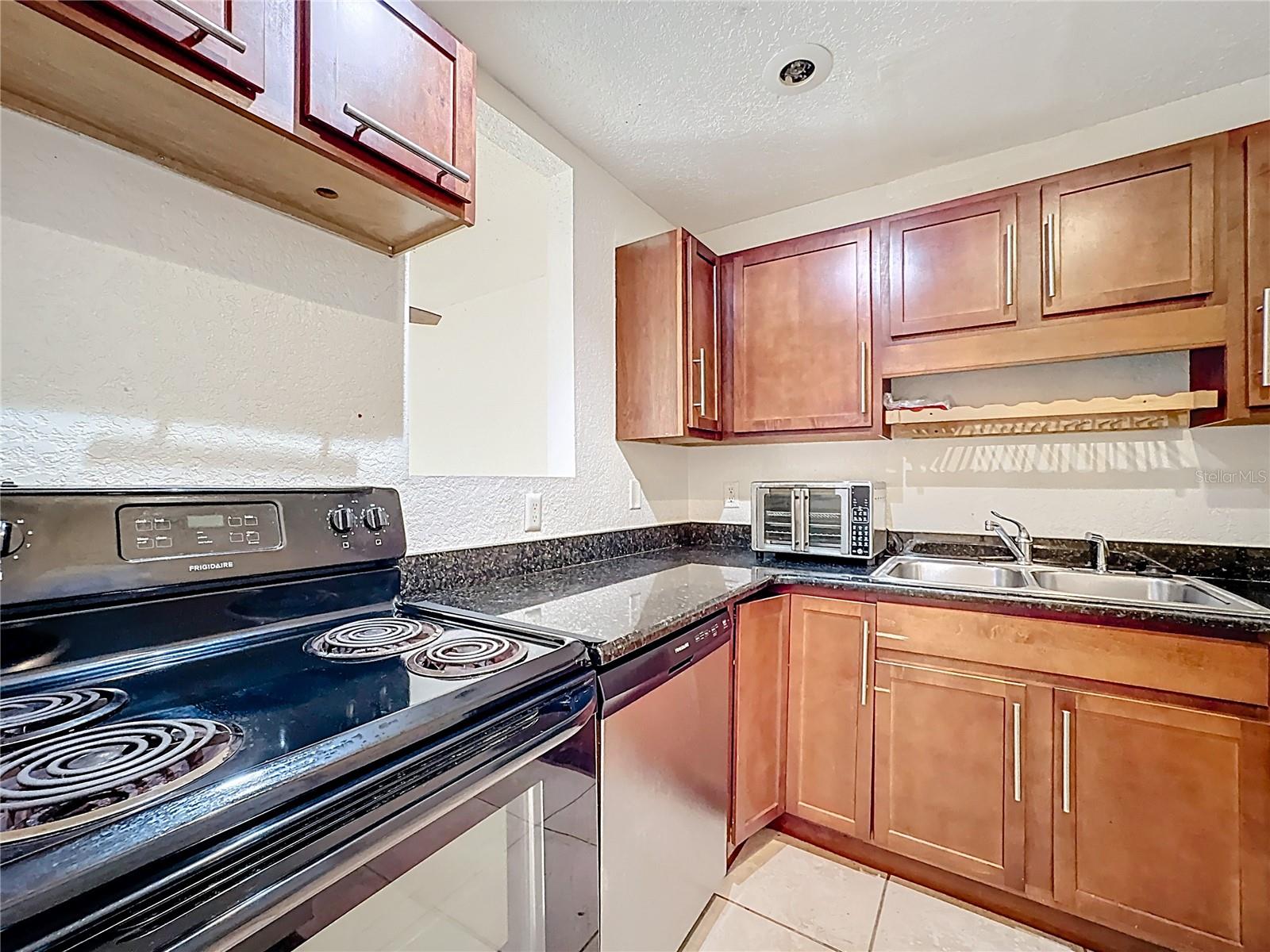 Image 10 of 34 For 1928 Conway Rd  33