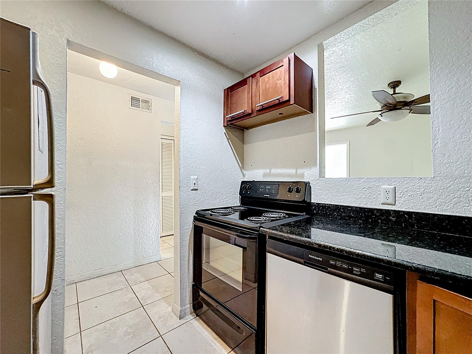 Image 14 of 34 For 1928 Conway Rd  33