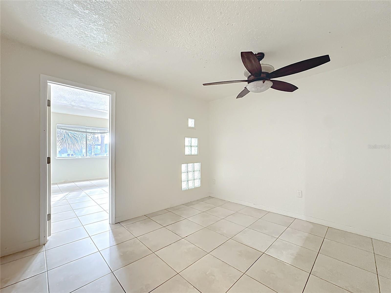 Image 15 of 34 For 1928 Conway Rd  33