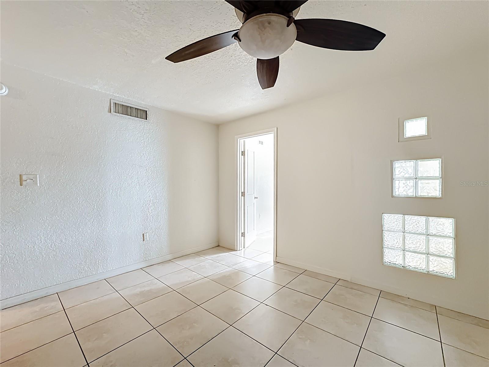 Image 18 of 34 For 1928 Conway Rd  33