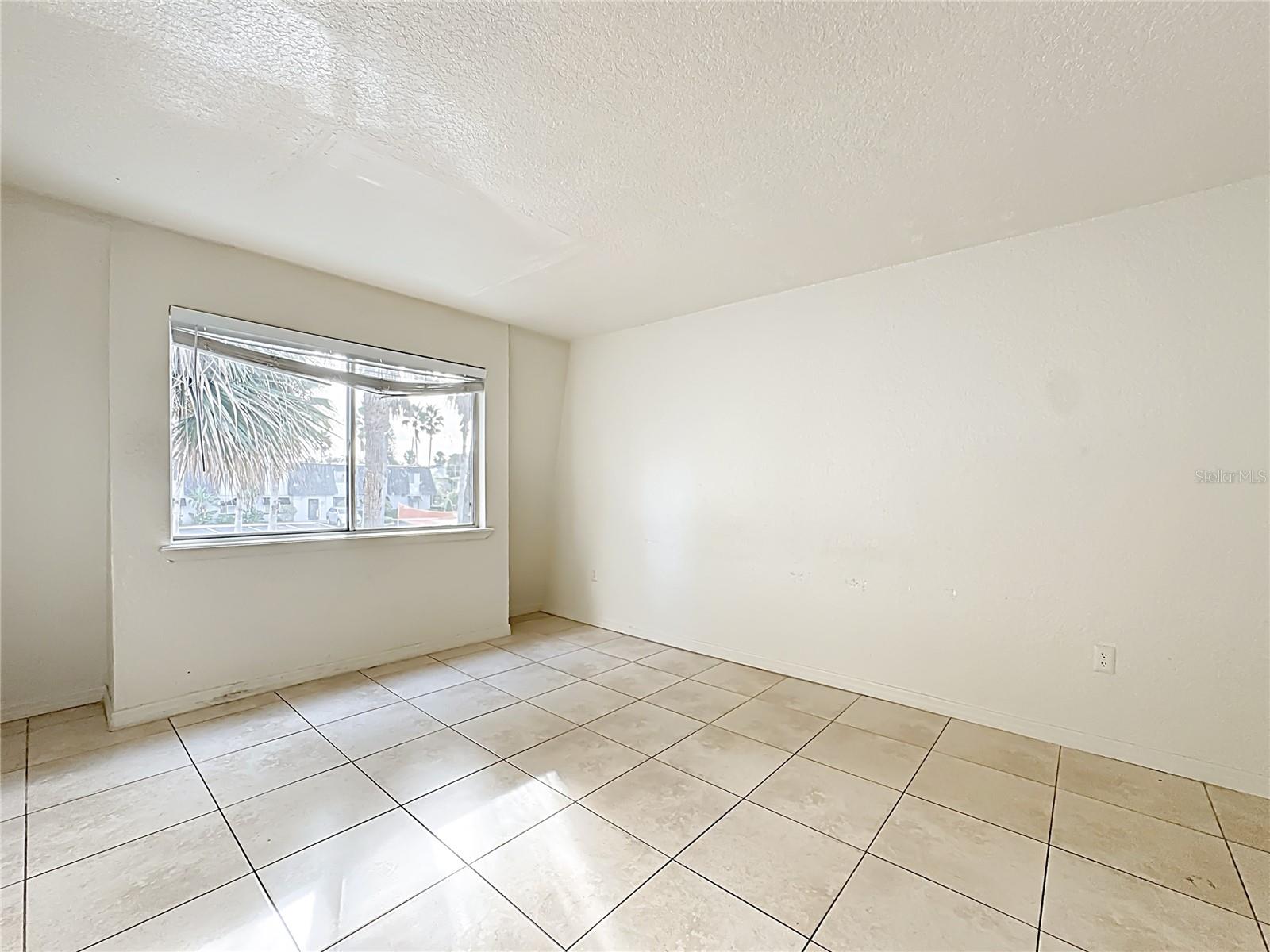 Image 19 of 34 For 1928 Conway Rd  33