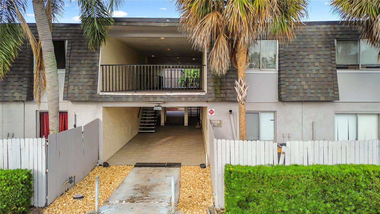 Image 2 of 34 For 1928 Conway Rd  33