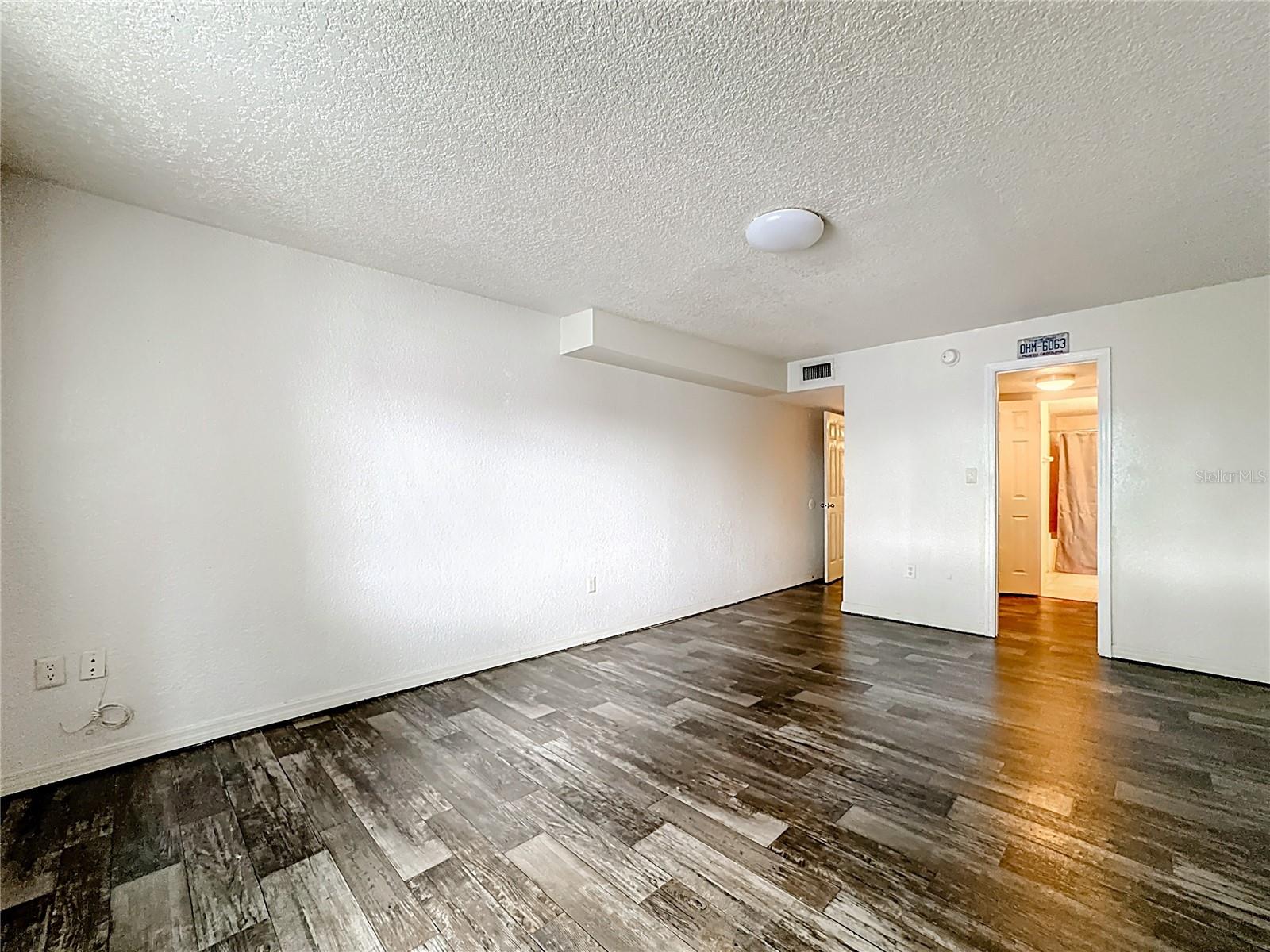 Image 23 of 34 For 1928 Conway Rd  33