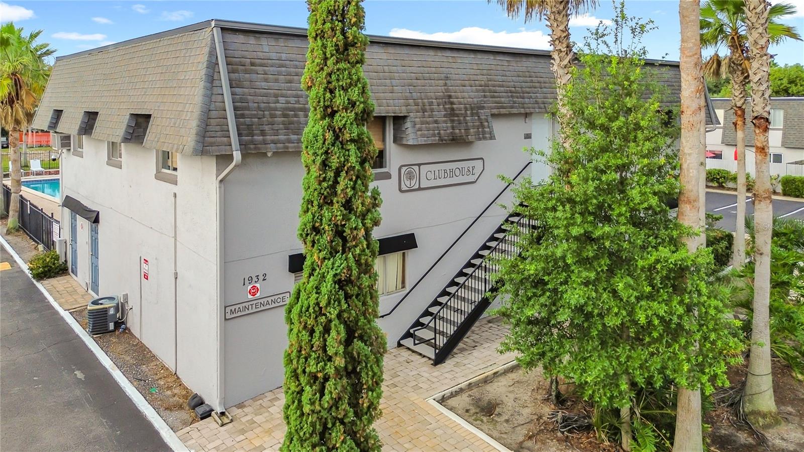 Image 28 of 34 For 1928 Conway Rd  33