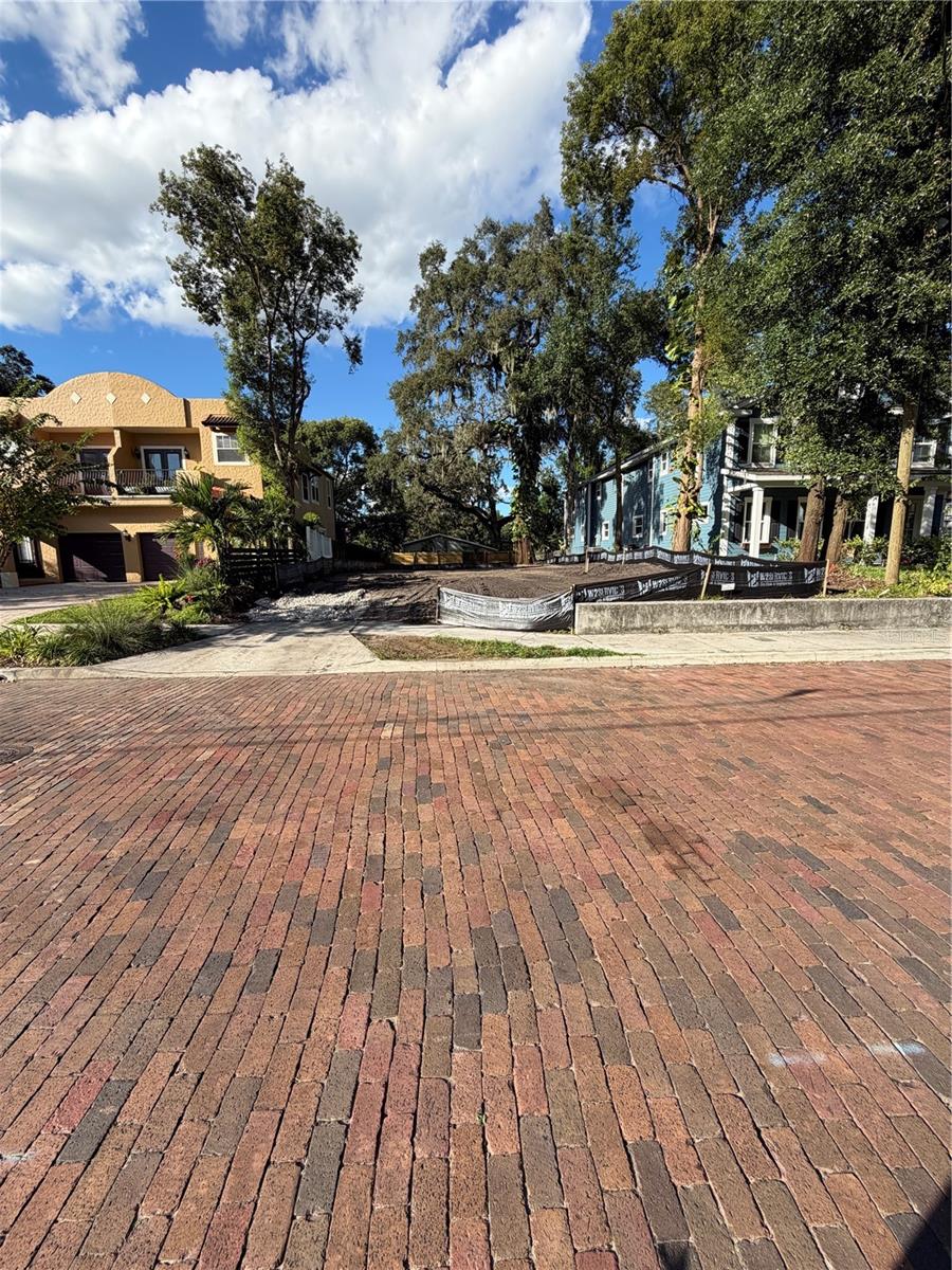 Image 8 of 12 For 1105 Elmwood Street