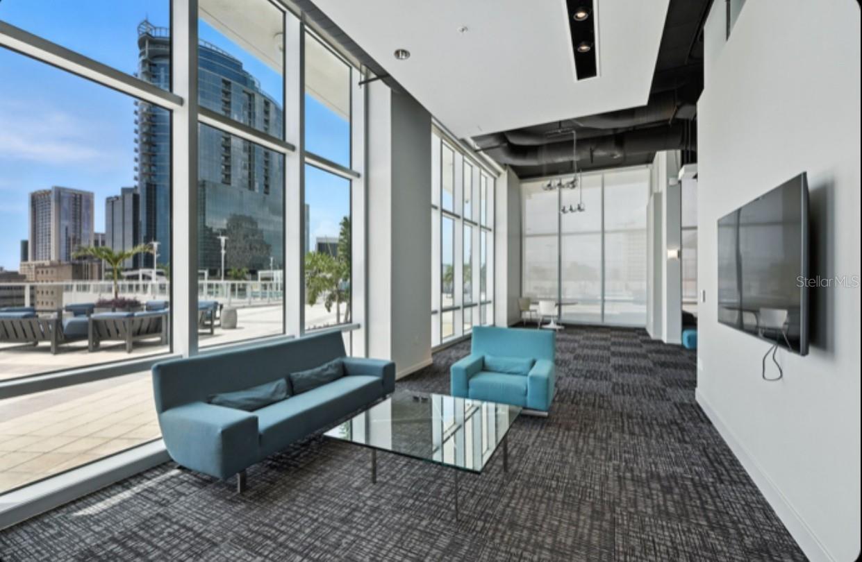 Image 21 of 74 For 150 Robinson Street 2102