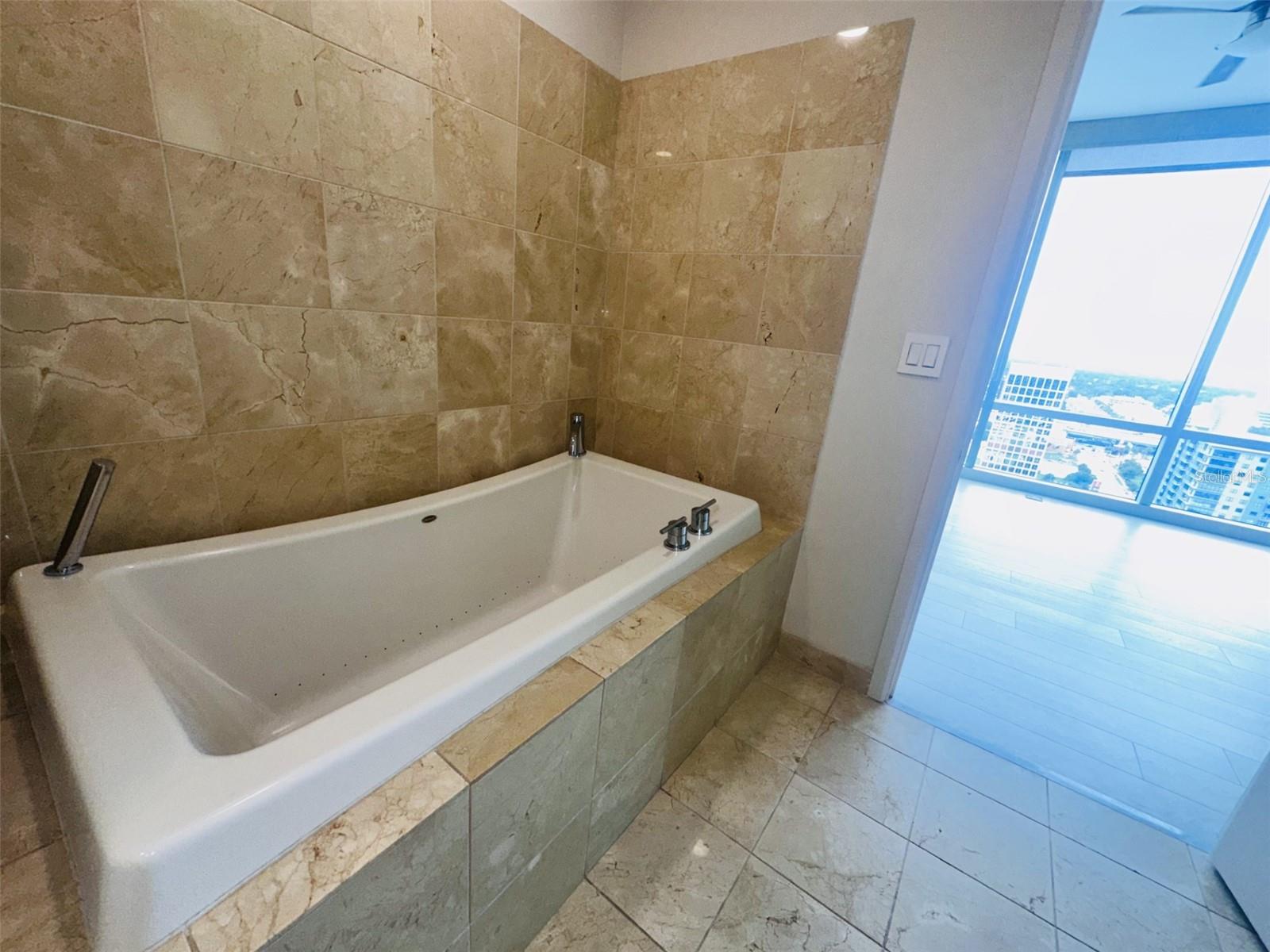 Image 66 of 74 For 150 Robinson Street 2102