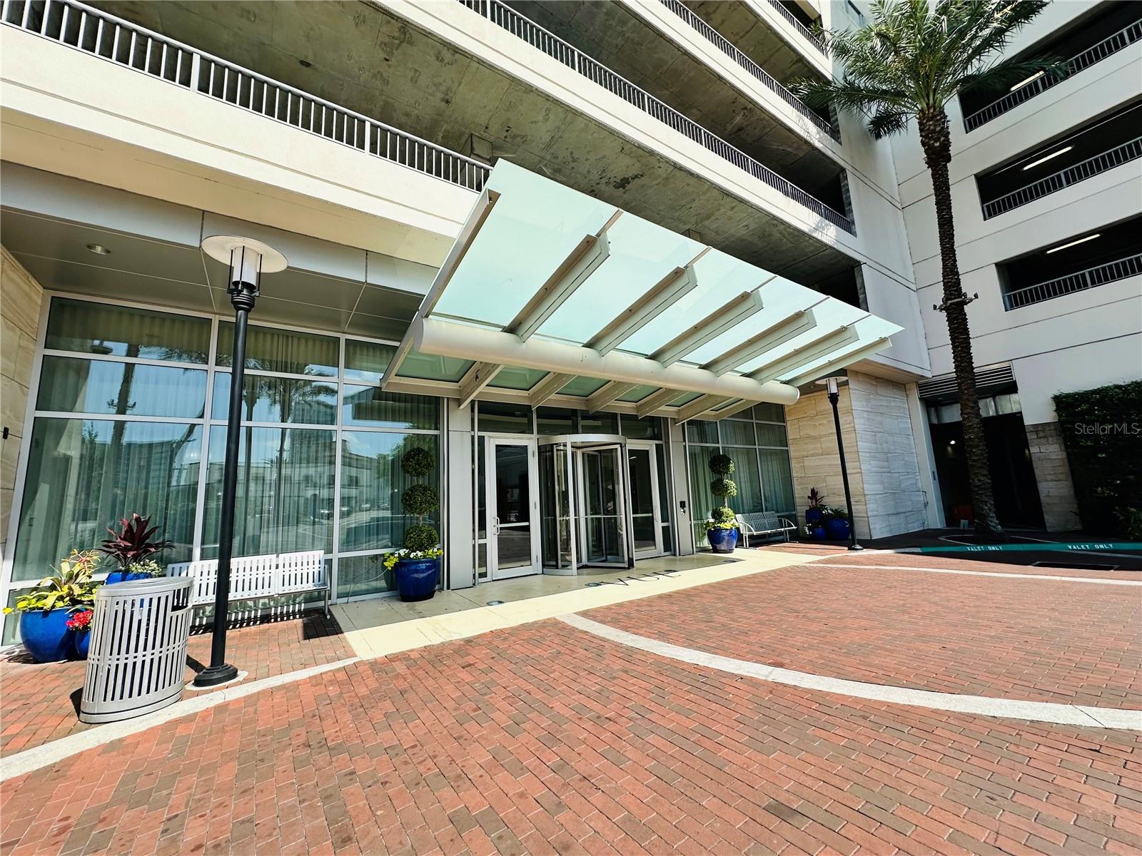 Image 7 of 74 For 150 Robinson Street 2102