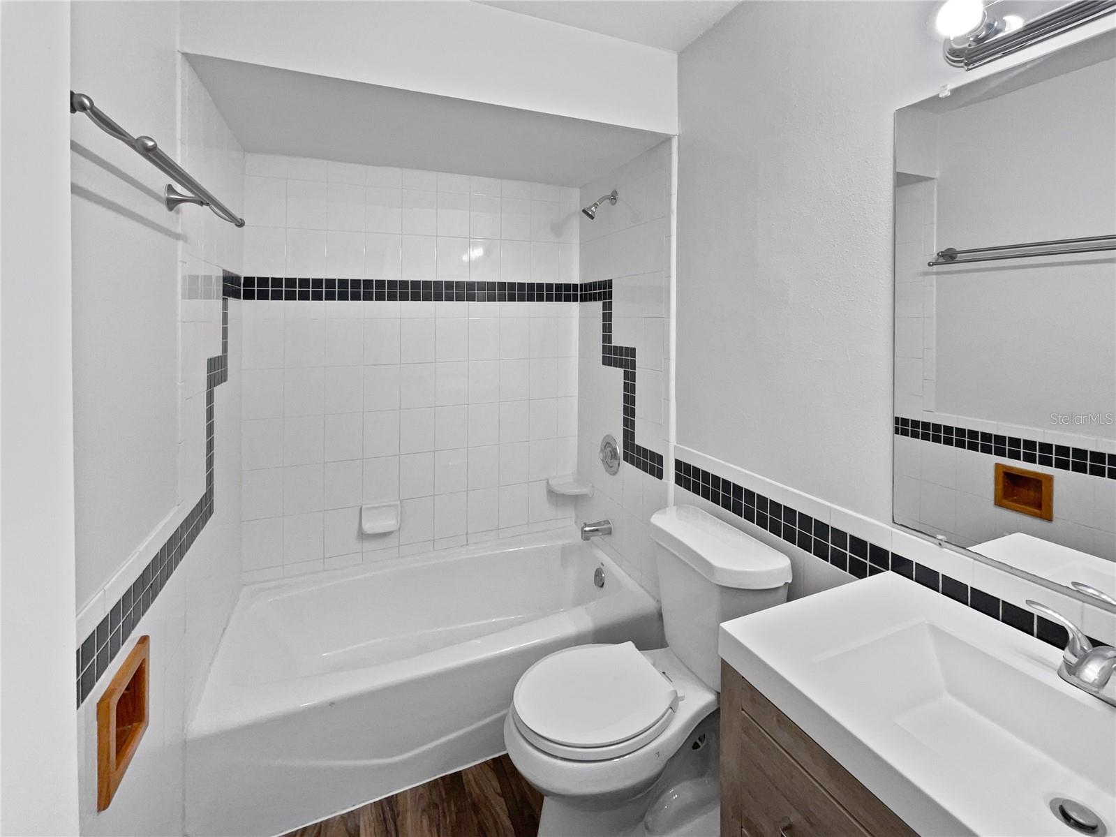 Image 21 of 27 For 5533 Satel Drive
