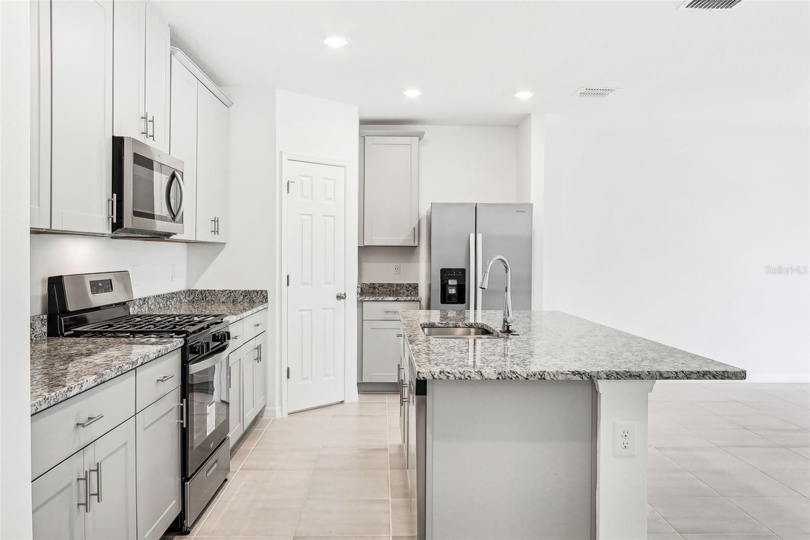 Image 9 of 33 For 4736 Jasmine Circle