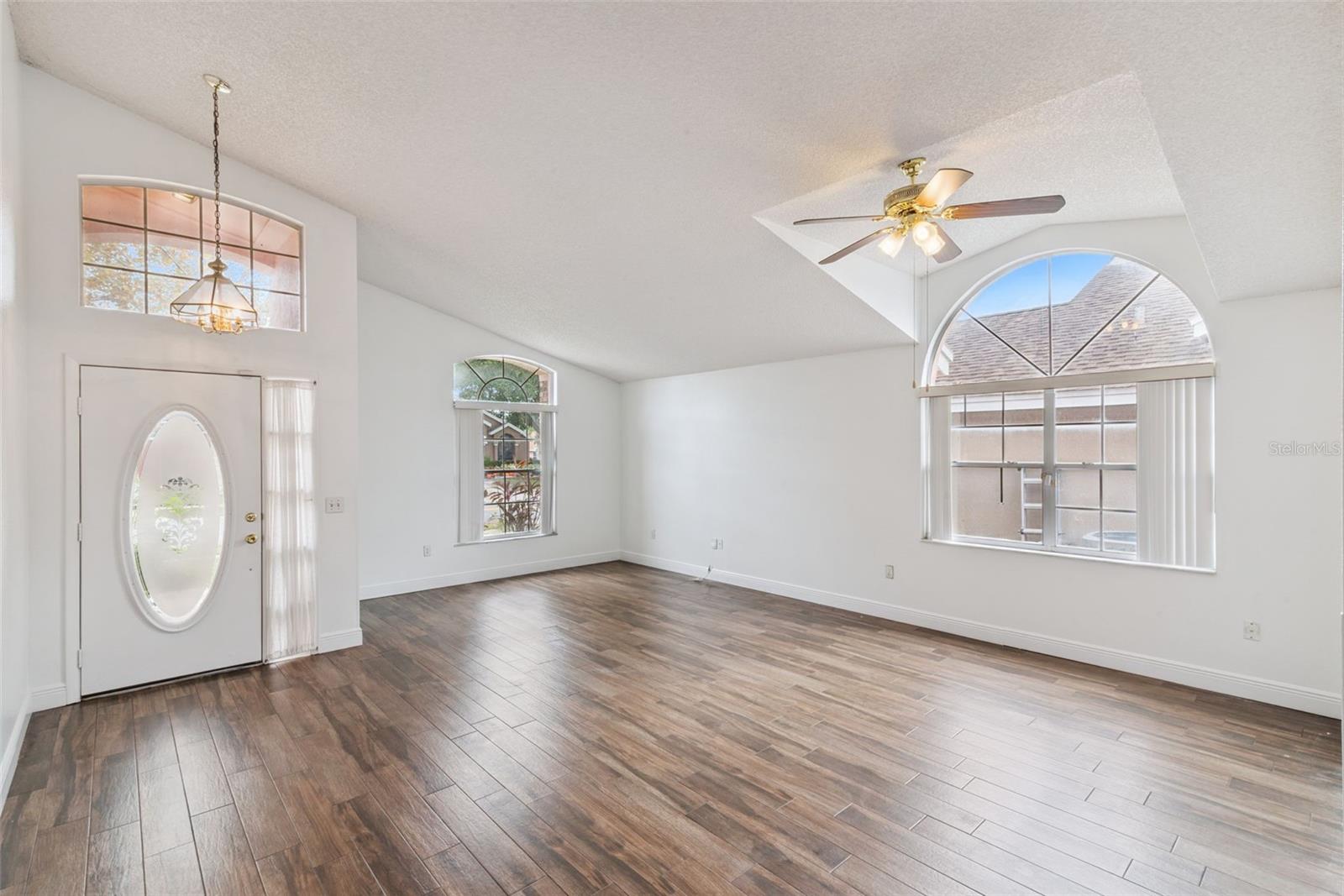 Image 18 of 20 For 2732 Cahill Way