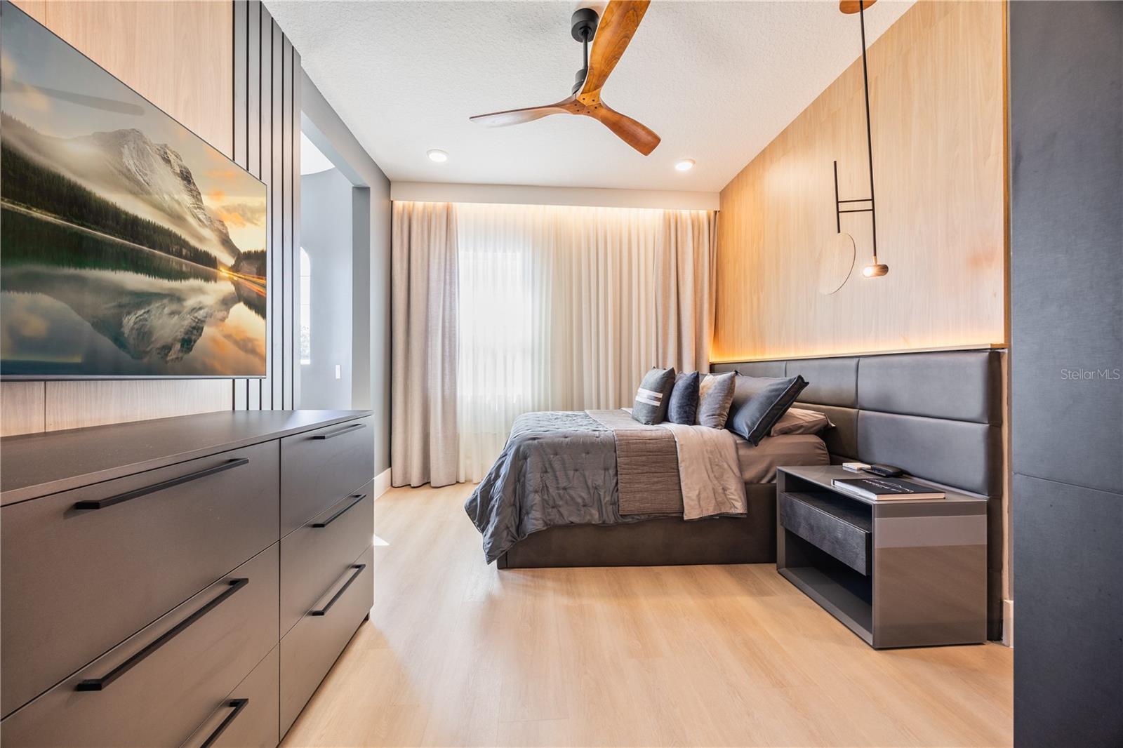 Image 39 of 53 For 16077 Barkly Ridge Court