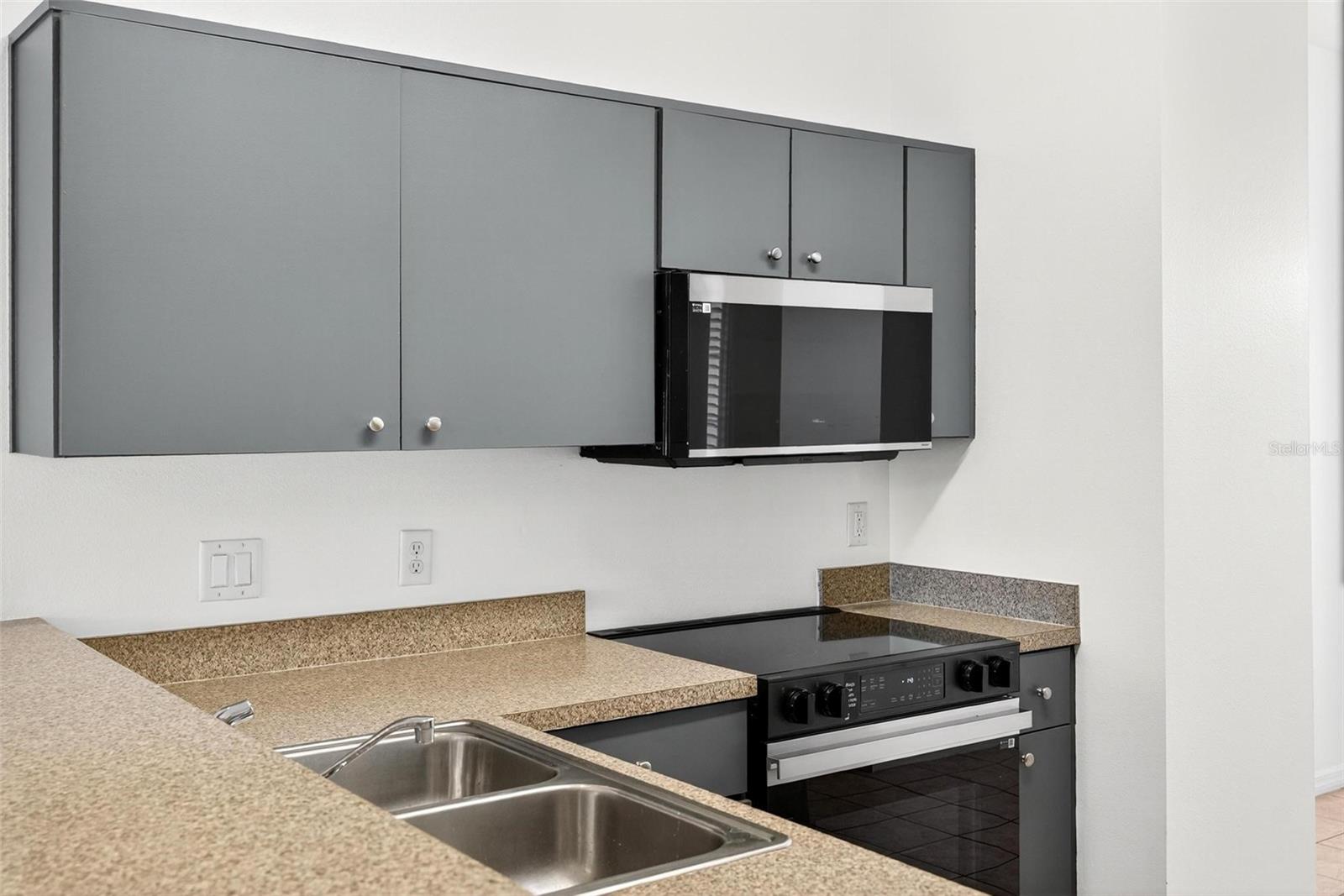 Image 14 of 68 For 4712 Hemingway House Street