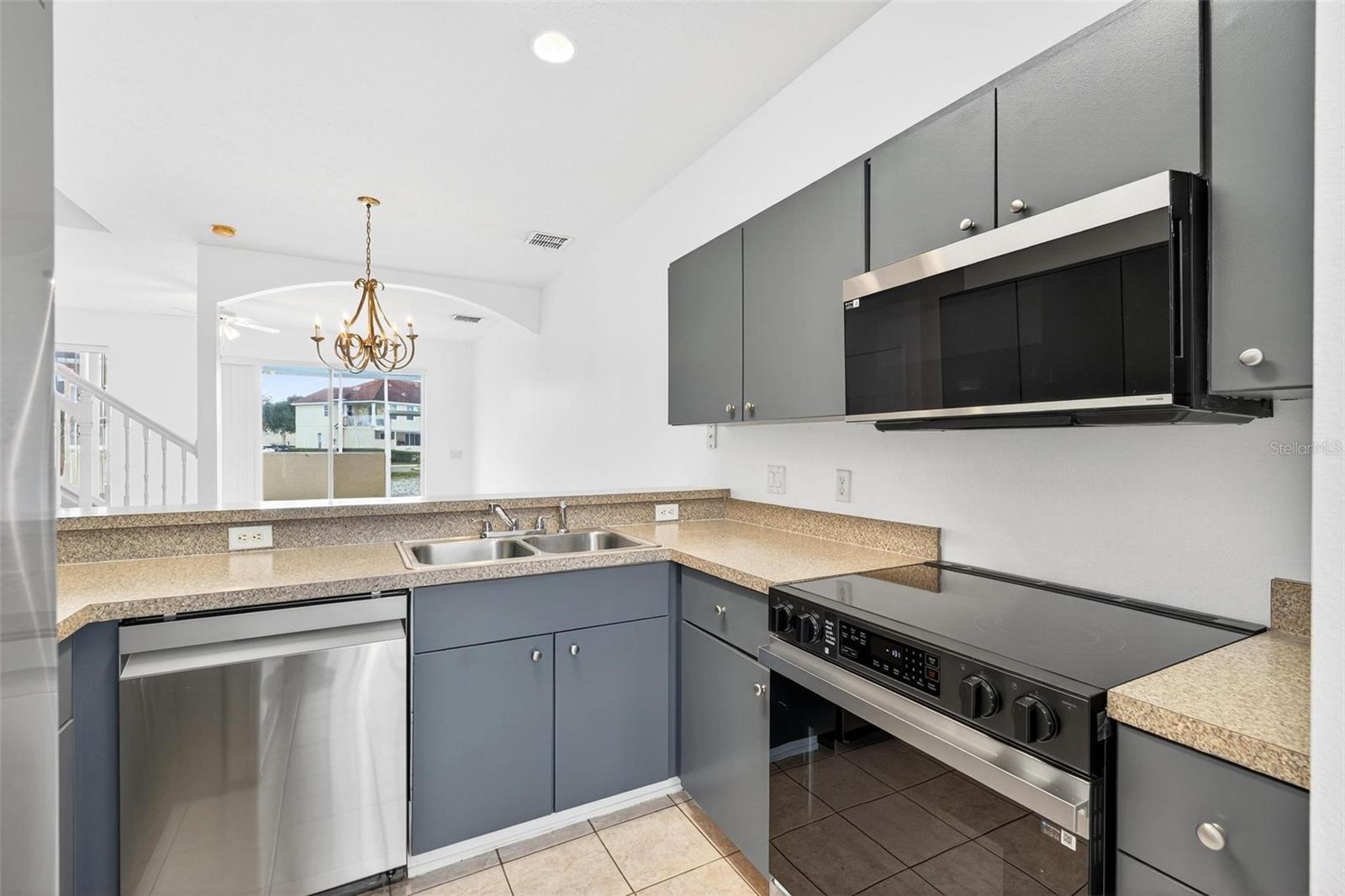 Image 21 of 68 For 4712 Hemingway House Street