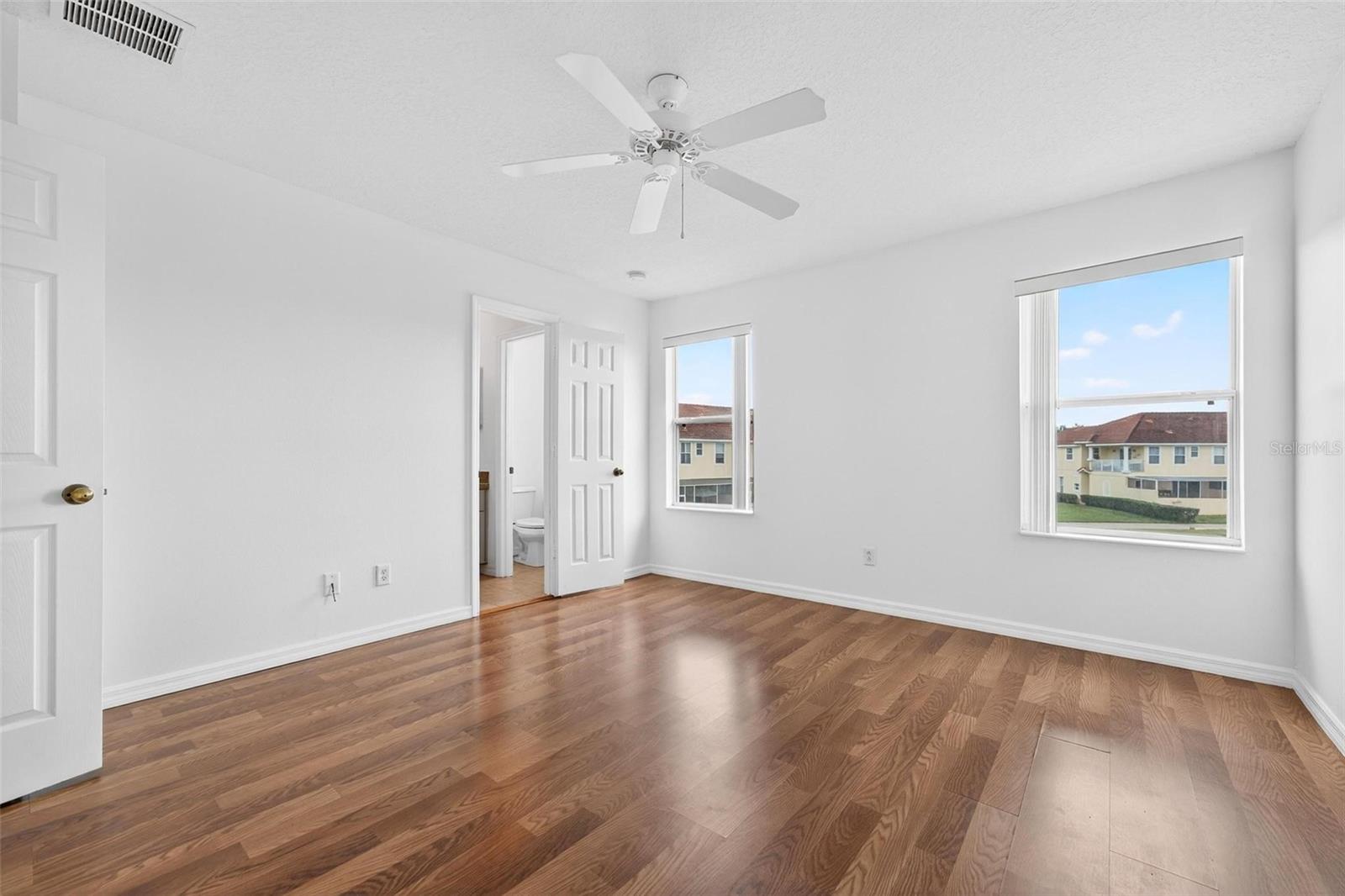 Image 33 of 68 For 4712 Hemingway House Street