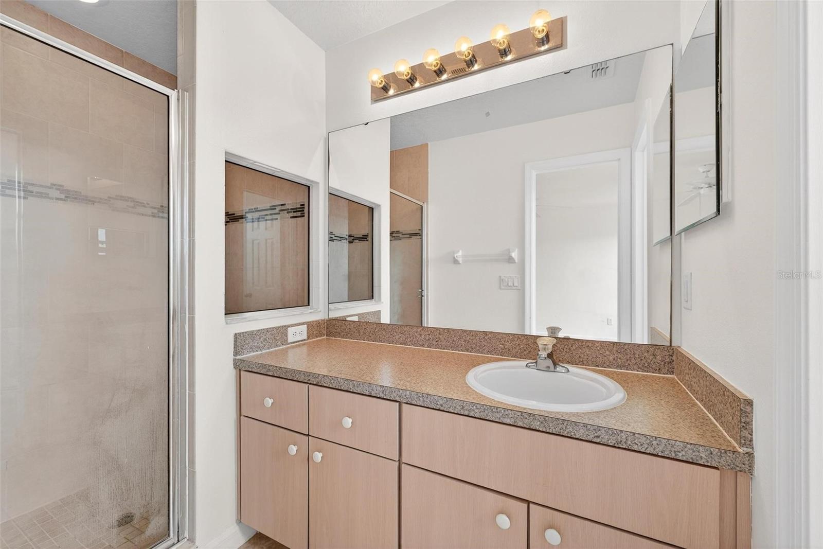 Image 37 of 68 For 4712 Hemingway House Street