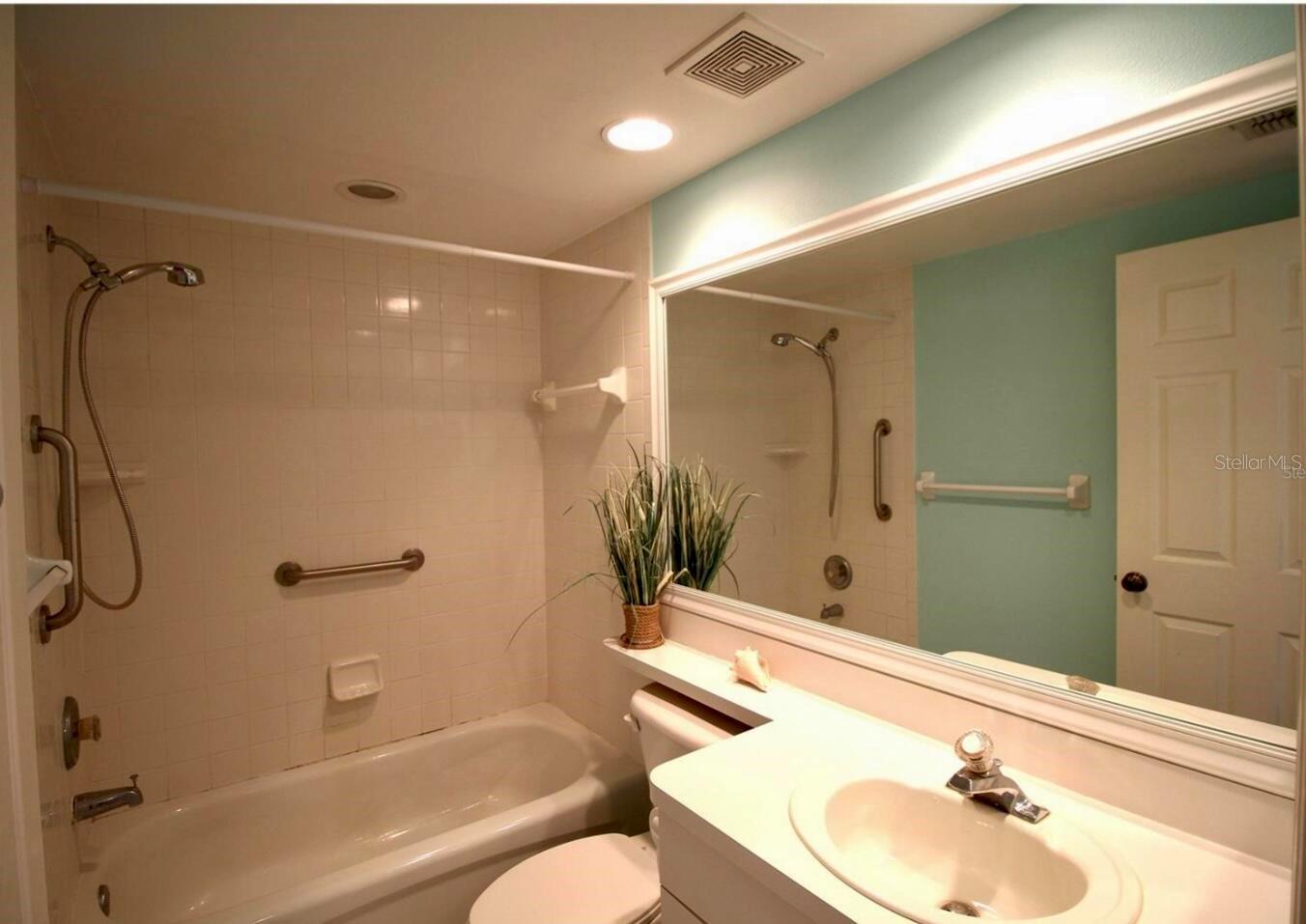 Image 9 of 11 For 6425 Shoreline Drive 10503