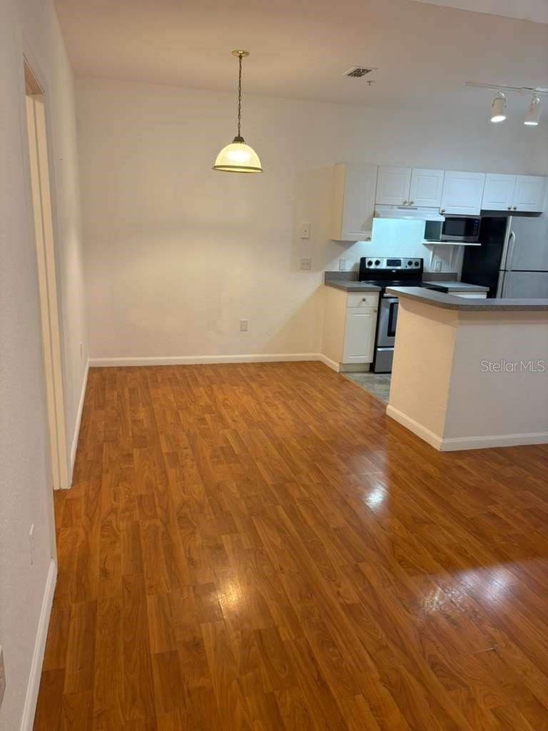 Image 9 of 18 For 841 Grand Regency Point 205