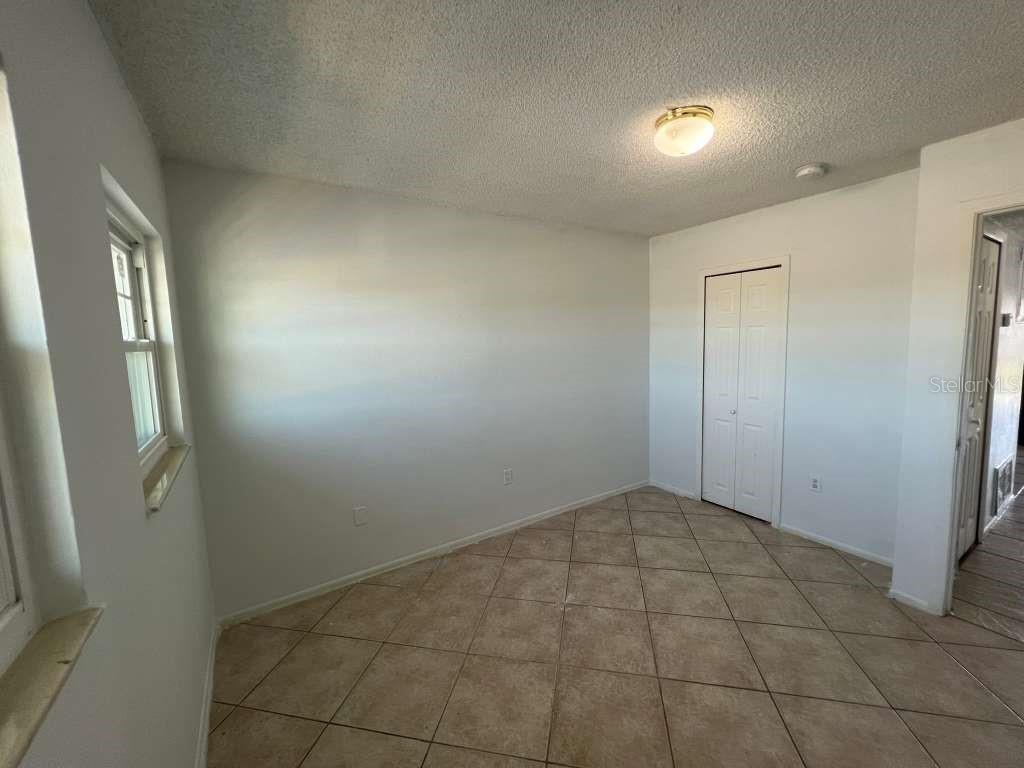 Image 10 of 17 For 851 Sky Lake Circle D