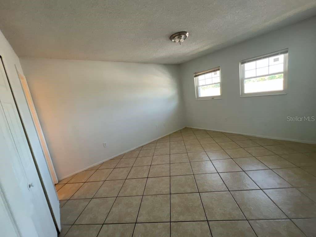 Image 11 of 17 For 851 Sky Lake Circle D