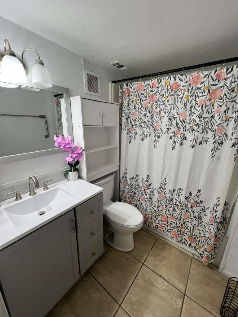 Image 13 of 17 For 851 Sky Lake Circle D