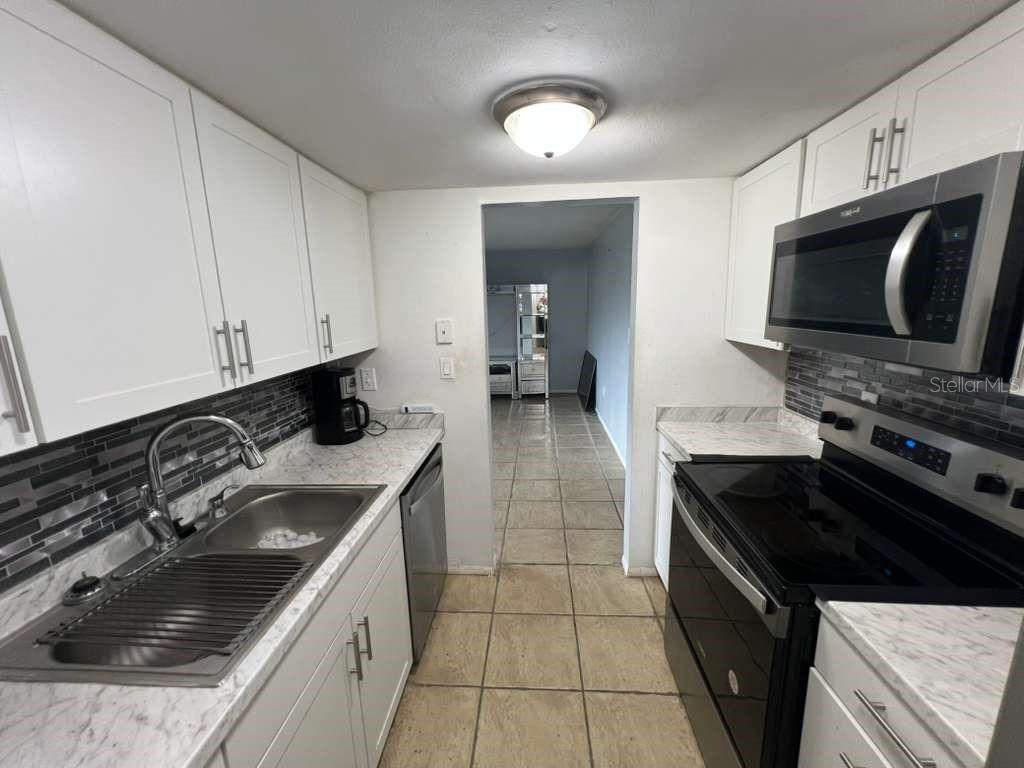 Image 2 of 17 For 851 Sky Lake Circle D