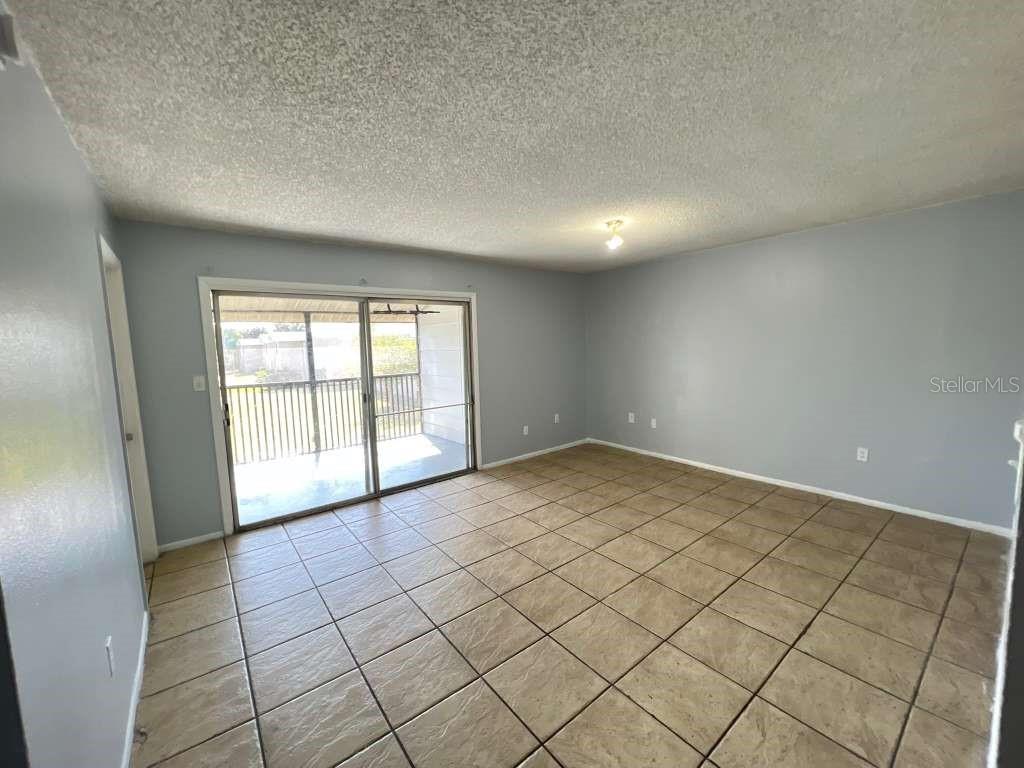 Image 4 of 17 For 851 Sky Lake Circle D