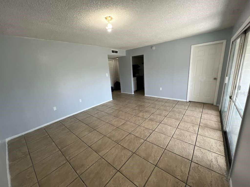 Image 5 of 17 For 851 Sky Lake Circle D