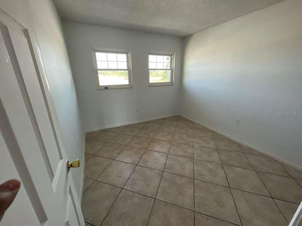 Image 6 of 17 For 851 Sky Lake Circle D