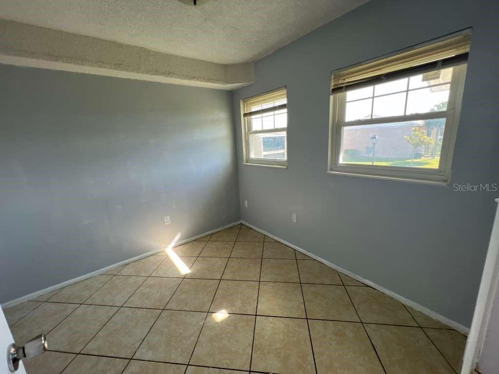 Image 7 of 17 For 851 Sky Lake Circle D