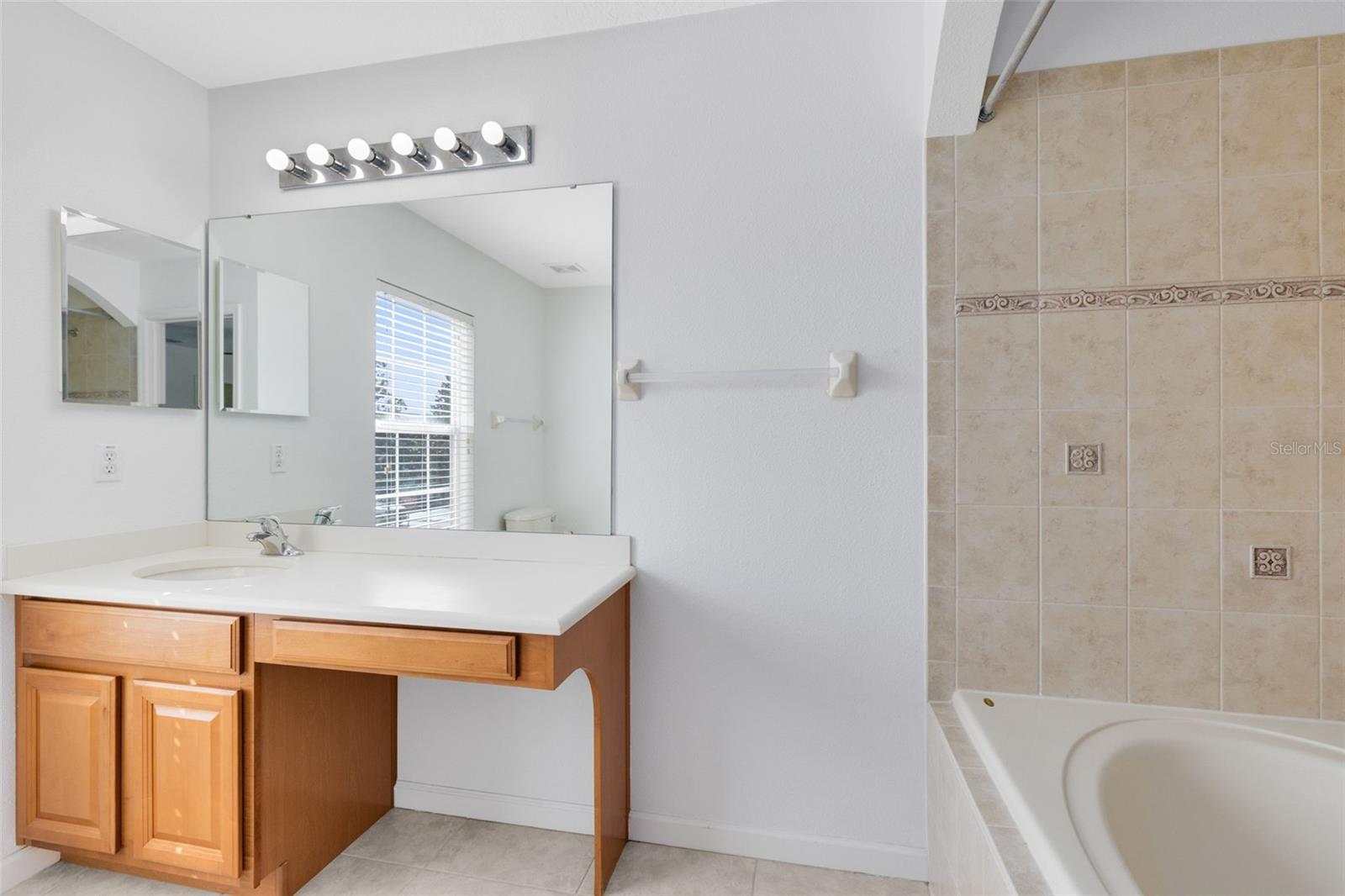 Image 15 of 45 For 4004 Garden Oak Court