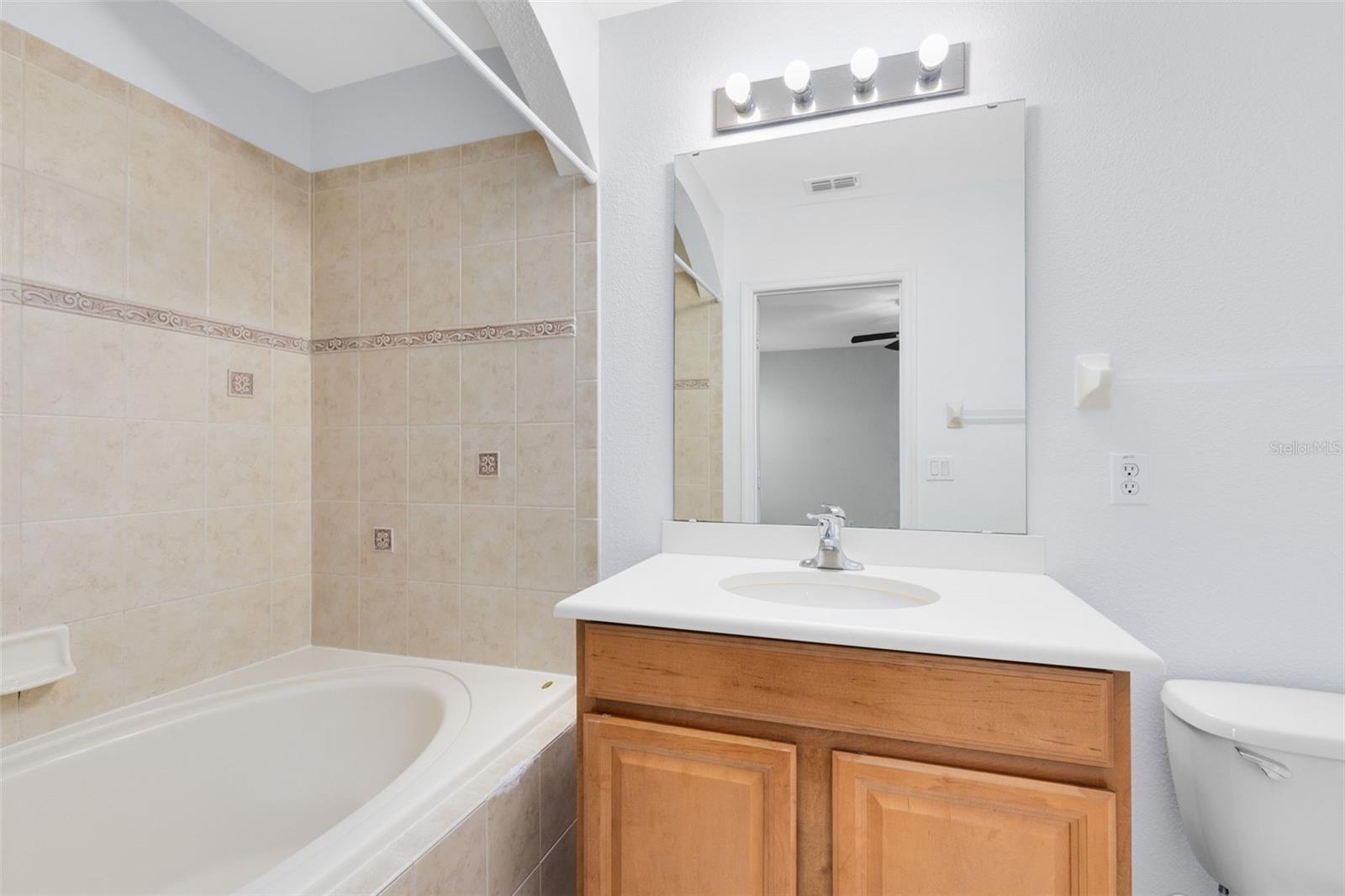 Image 18 of 45 For 4004 Garden Oak Court