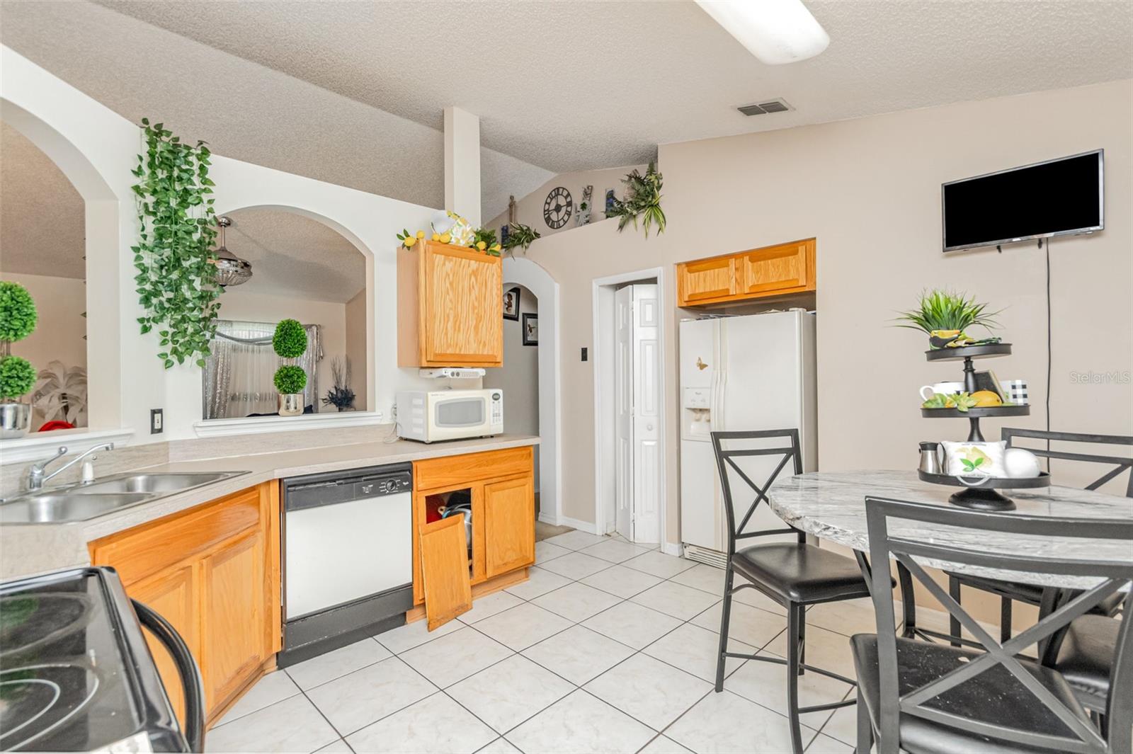 Image 11 of 30 For 633 High Street