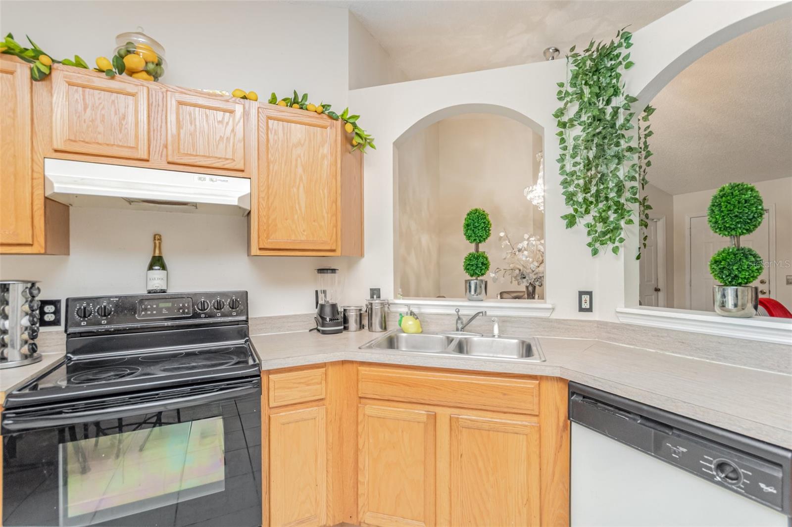 Image 12 of 30 For 633 High Street